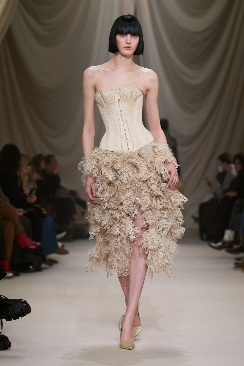 00007-ashi-studio-spring-2026-couture-credit-gorunway.webp