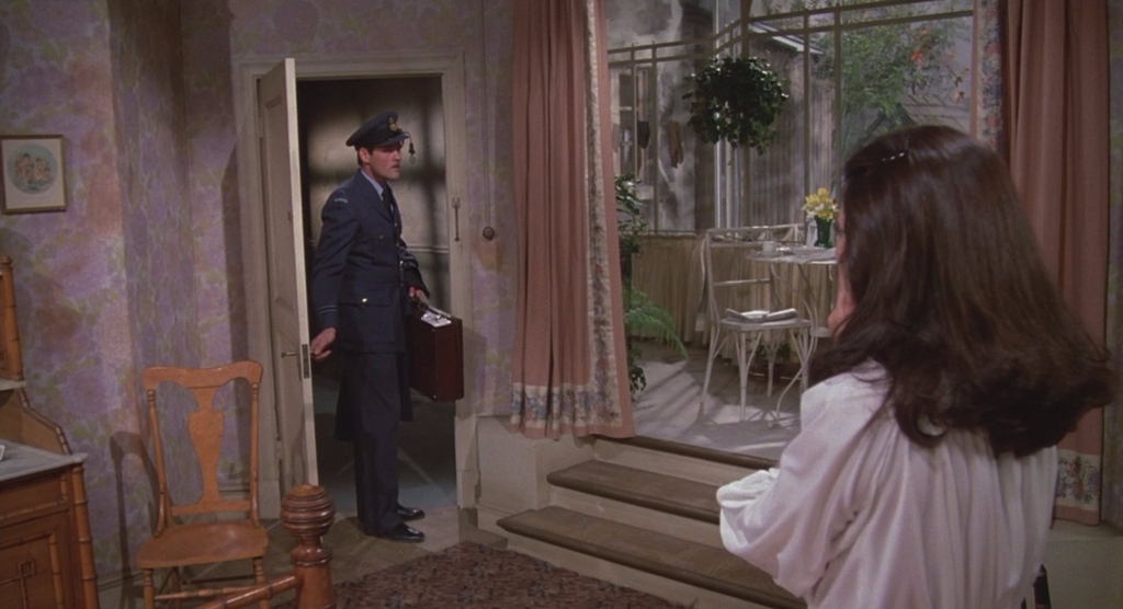 Другая сторона полуночи.1977.BDRip AVC msltel.mkv_snapshot_00.37.05.595.jpg