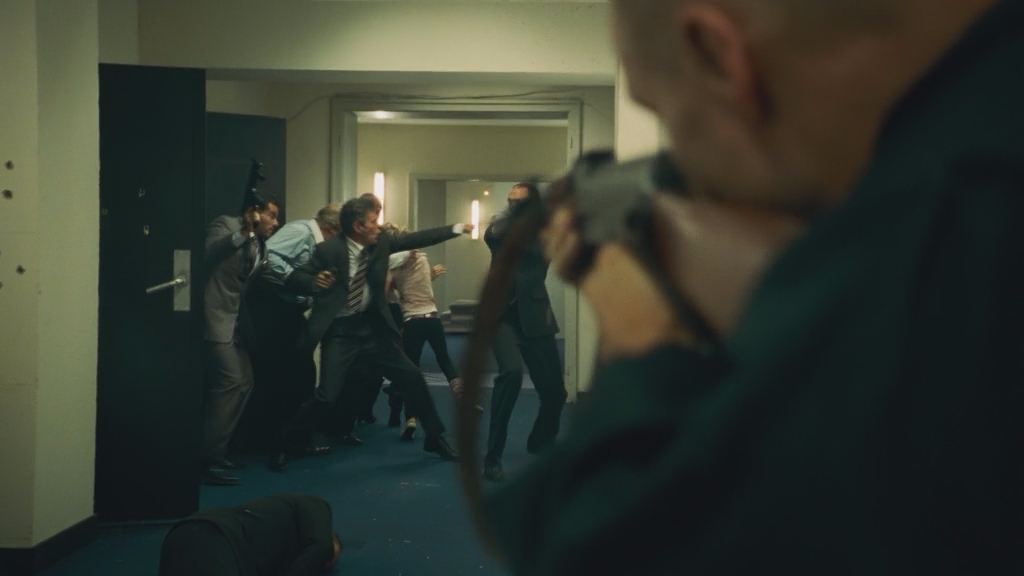 Опасная гастроль.2009.BDRip AVC msltel.mkv_snapshot_00.20.54.180.jpg