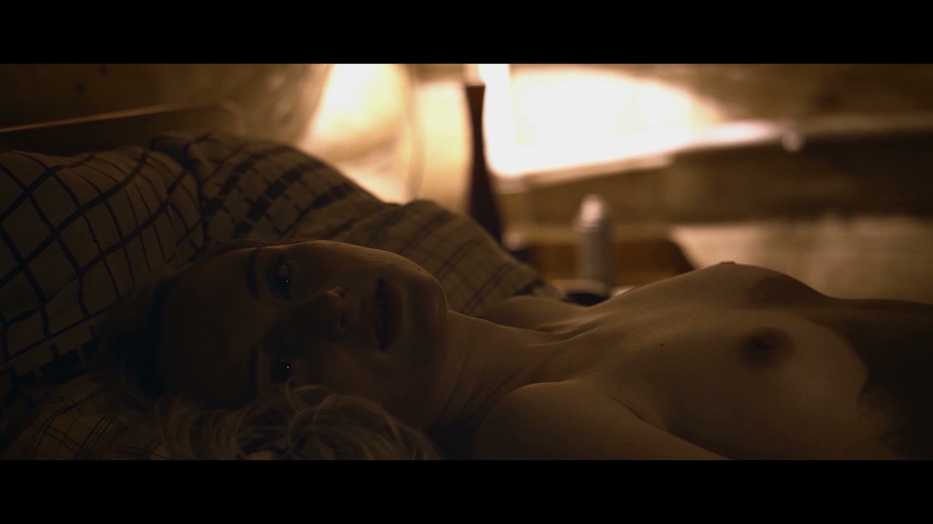 Елена Плужникова, Яна Дитятева, Валерия Бескаравайная, Наталья Монахова Любовь зимой (2025) HD 1080.mp4_20260313_224234.154.jpg