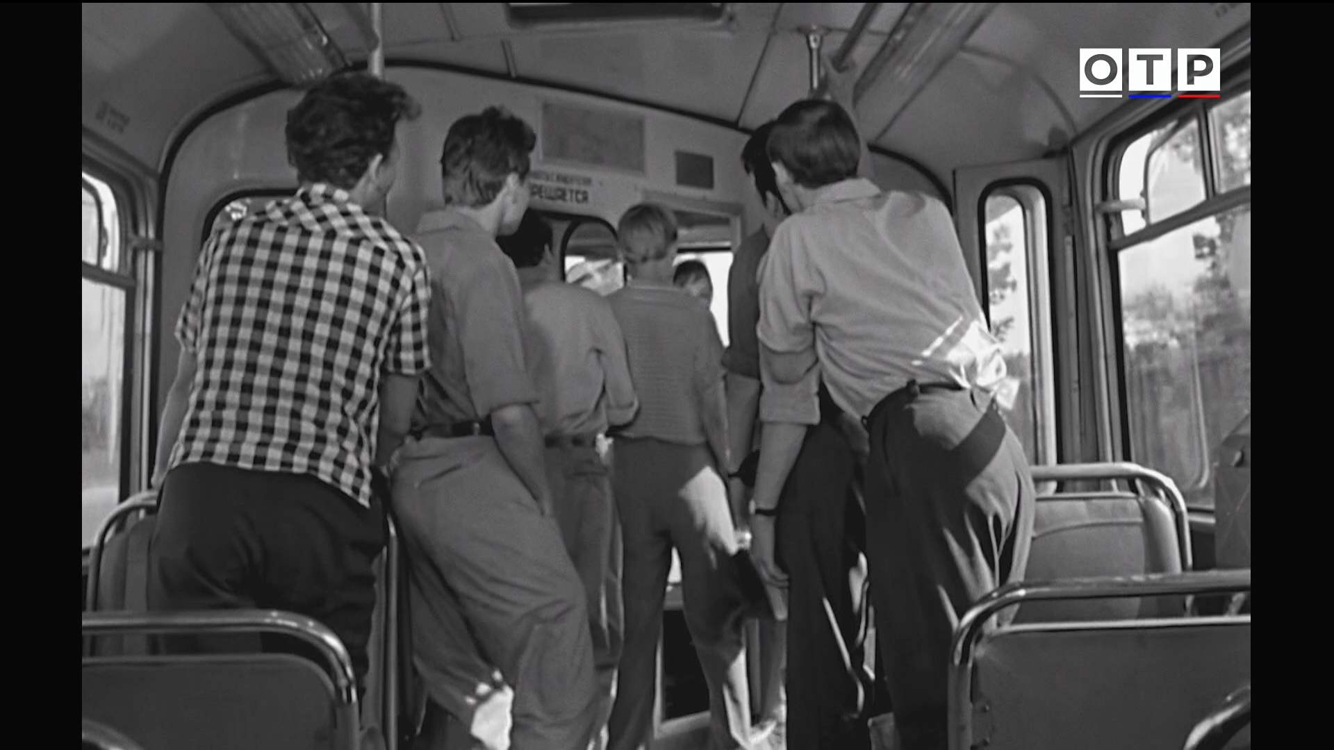 Первый.троллейбус.1963.HDTV.1080i-ylnian.mkv_snapshot_00.05.21.713.png