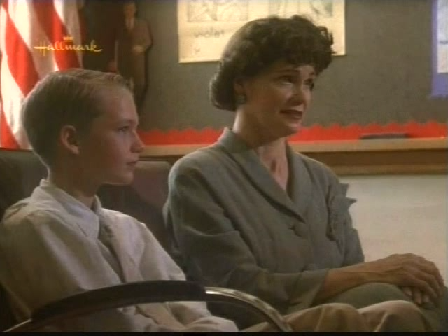 Anya's Bell 1999 TVRip.avi_snapshot_01.08.07.png