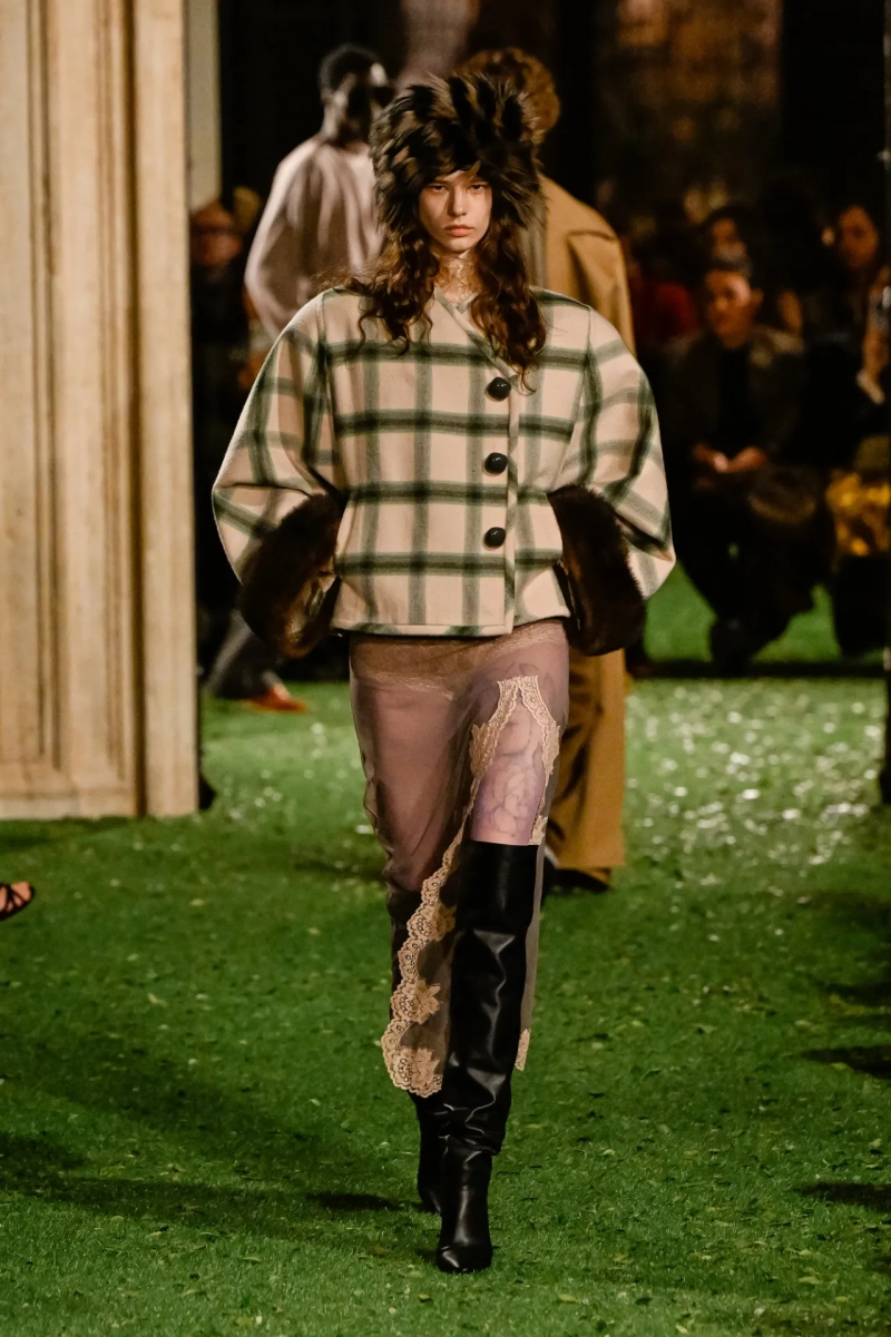 valentino-fall-26-rtw-GG-043.webp