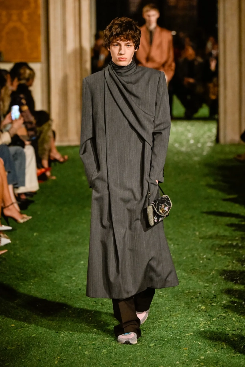 valentino-fall-26-rtw-GG-012.webp