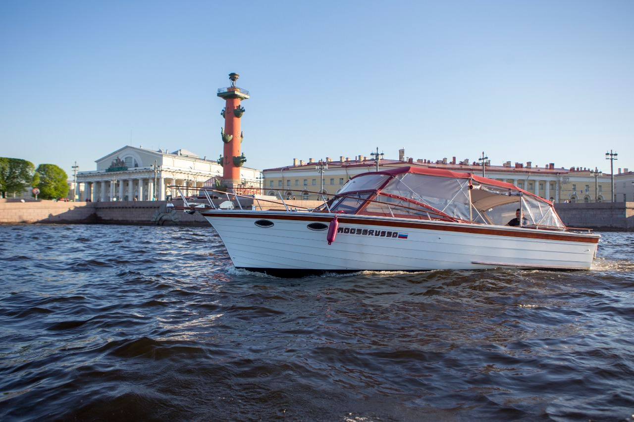 Аренда катеров с капитаном в Санкт-Петербурге: правила и нюансы