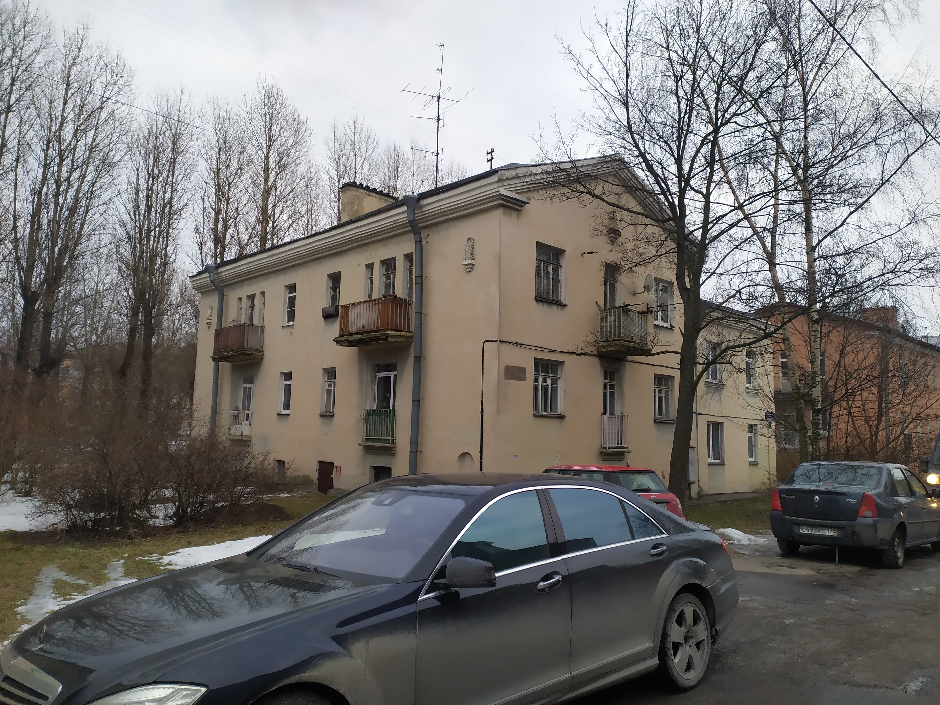 Дубровская ул., 8