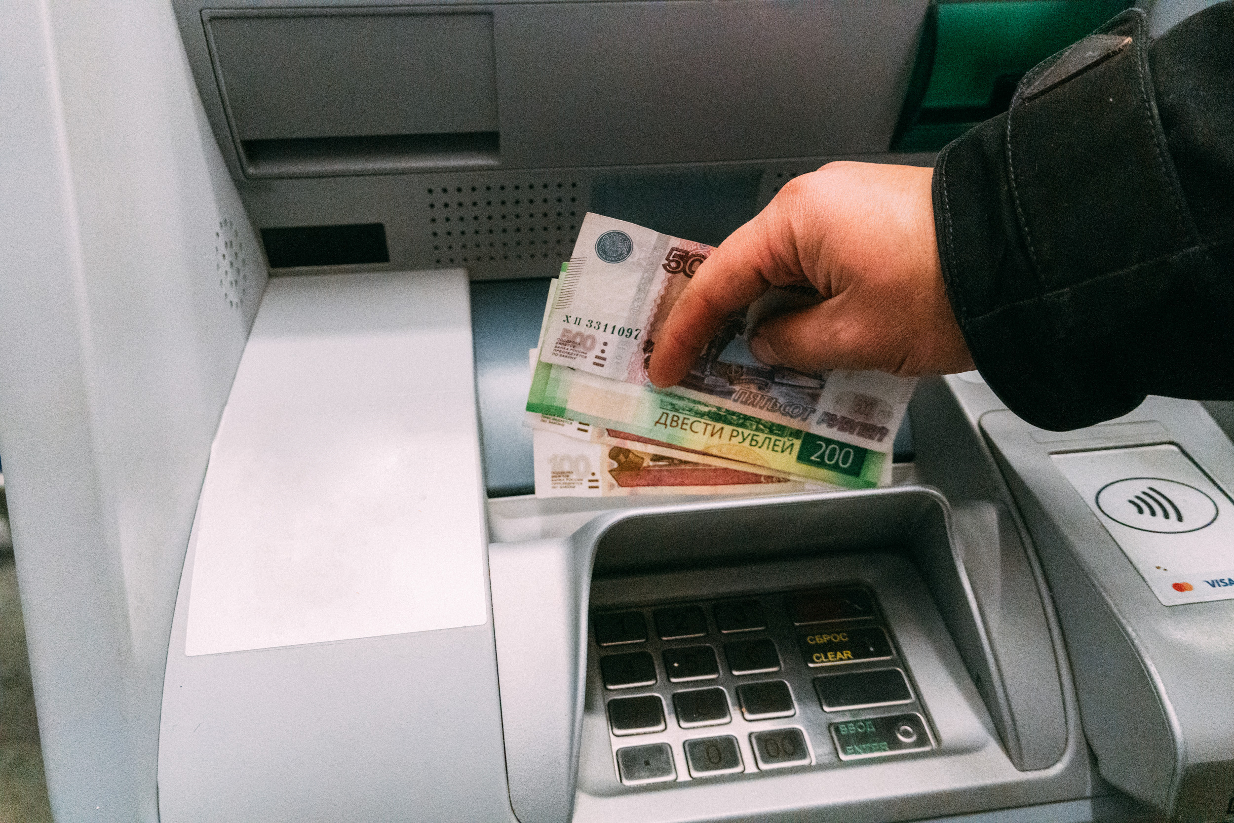 Наличные в России: объемы выросли на 240 миллиардов рублей за неделю