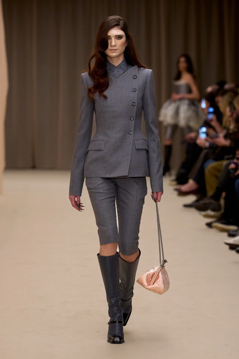00015-mcqueen-fall-2026-ready-to-wear-credit-gorunway.webp