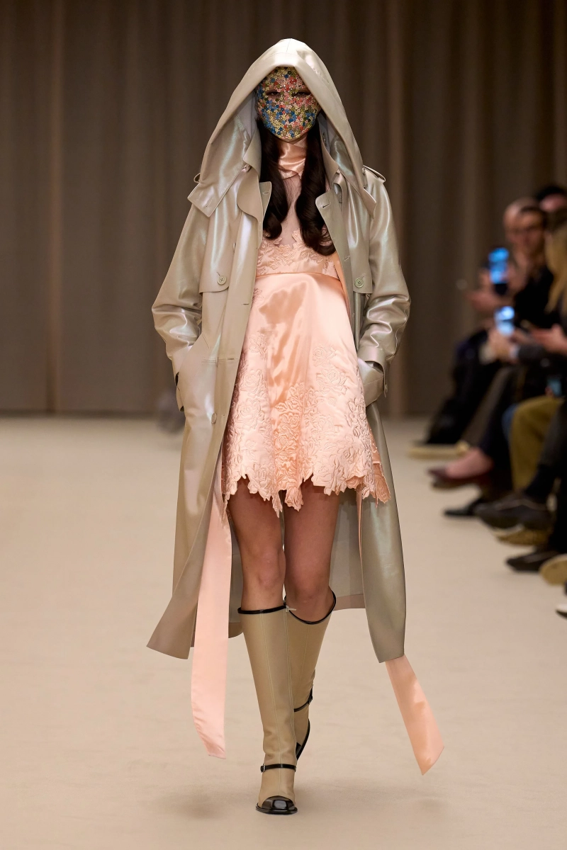 00033-mcqueen-fall-2026-ready-to-wear-credit-gorunway.webp