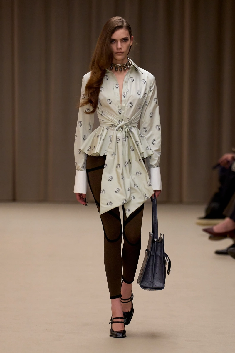 00018-mcqueen-fall-2026-ready-to-wear-credit-gorunway.webp