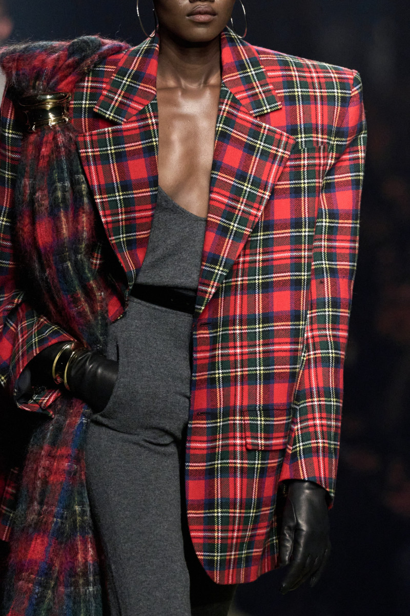 00041-saint-laurent-fall-2023-ready-to-wear-details-credit-gorunway.jpg