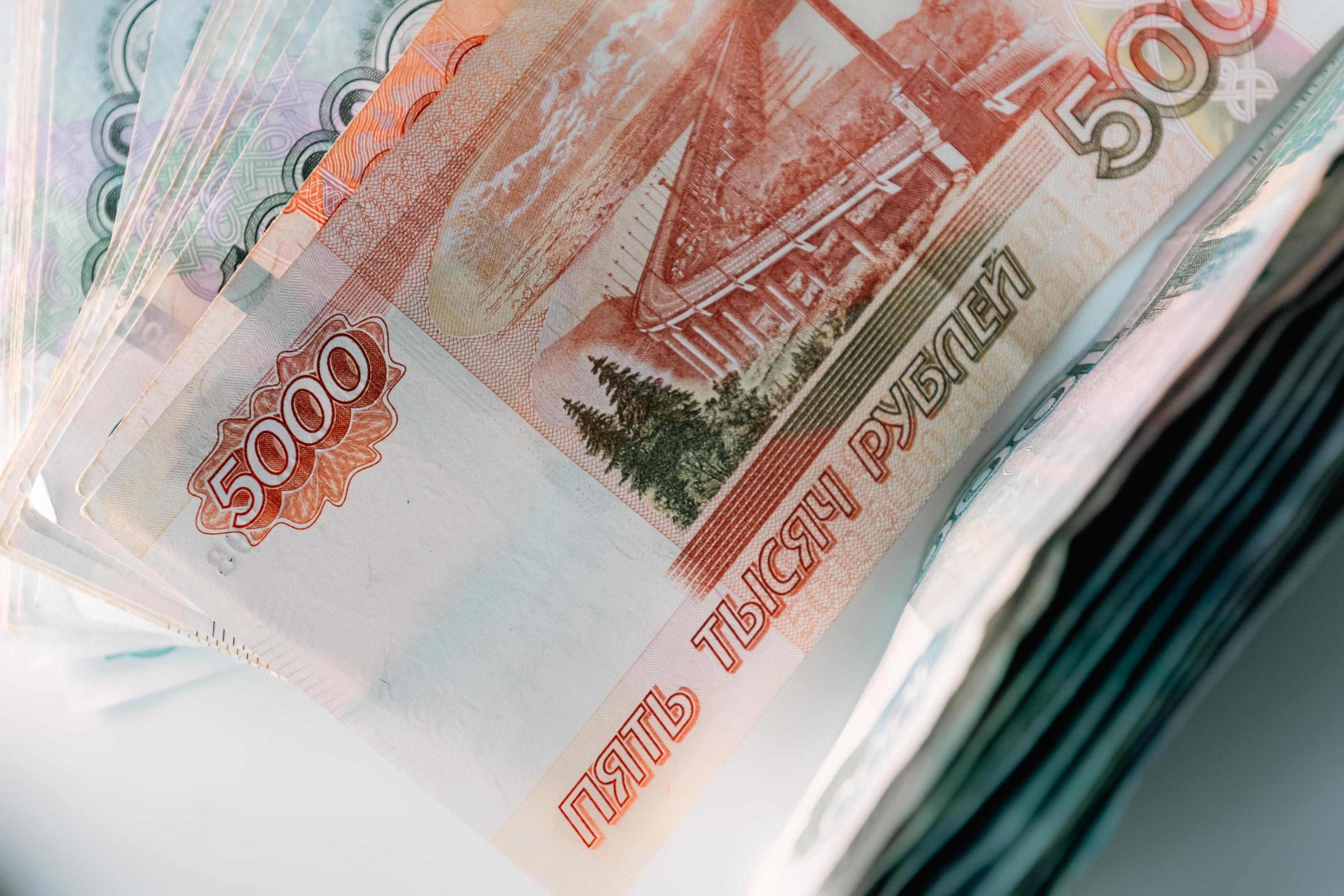 Средняя зарплата в России достигнет 108 тысяч рублей, но что это значит для граждан?