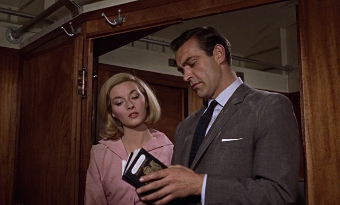 Iz.Rossii.S.Lyubovyu.1963.HDRip-AVC.ExKinoRay.mkv_snapshot_01.07.51.734.png