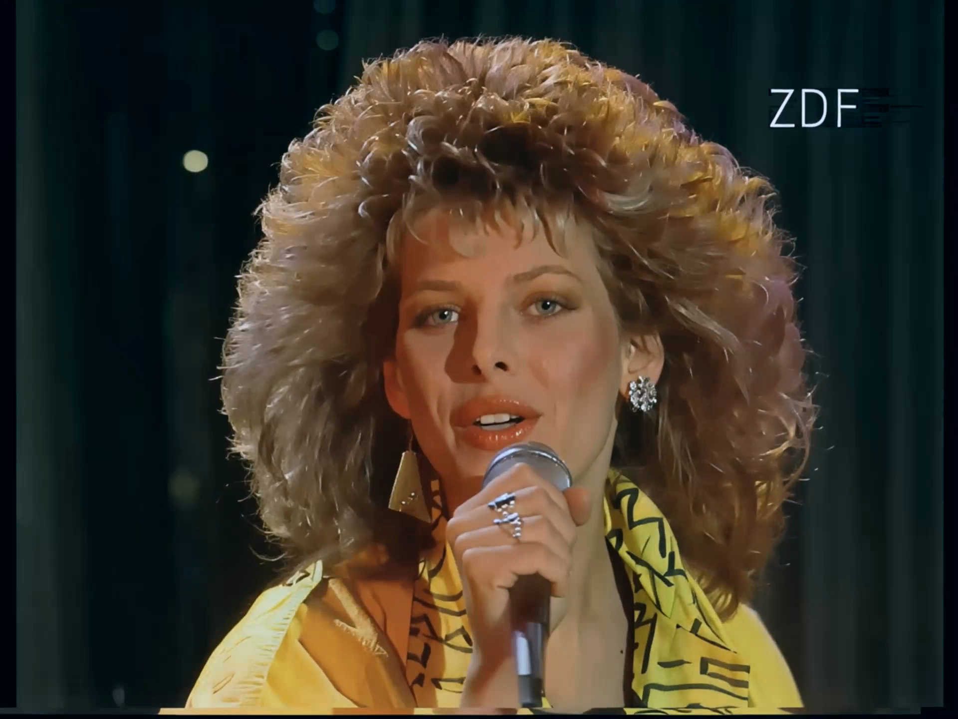 C.C. Catch - Cause You Are Young (ZDF, Die Nacht des Kometen, 13.03.1986).mkv_20260607_140100.867.png