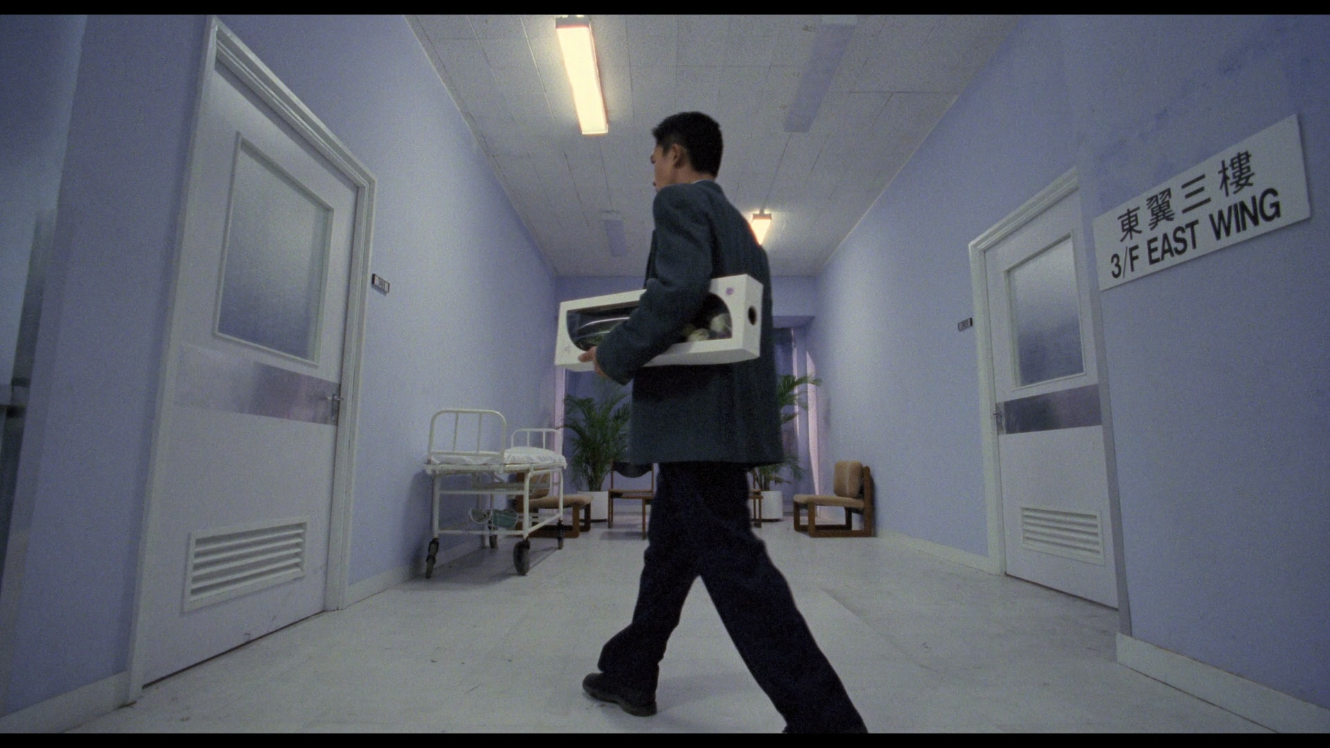 Hard Boiled_1992г_Tony Leung  Chow Yun-Fat.mkv_20260603_235409.585.png