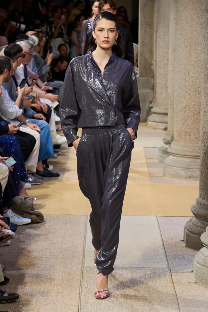 00030-giorgio-armani-resort-2027-credit-gorunway.webp