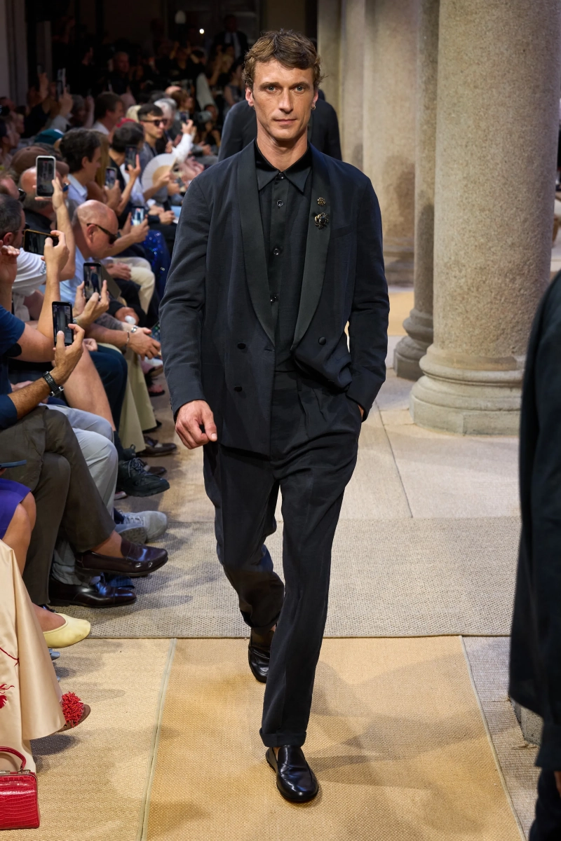 00153-giorgio-armani-spring-2027-menswear-credit-gorunway.webp
