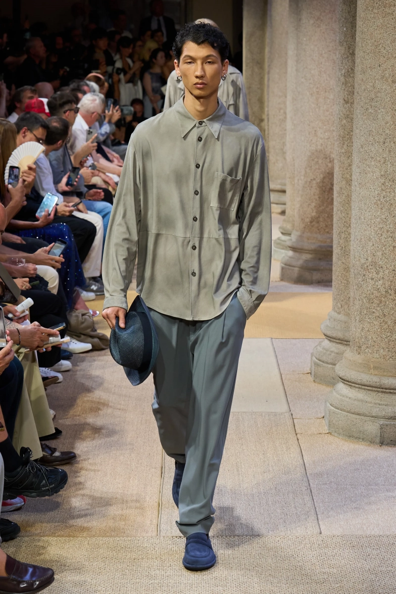 00086-giorgio-armani-spring-2027-menswear-credit-gorunway.webp