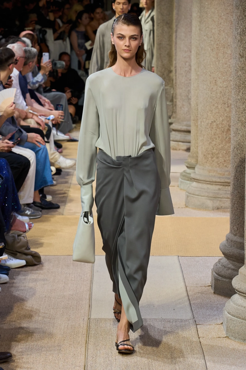 00019-giorgio-armani-resort-2027-credit-gorunway.webp