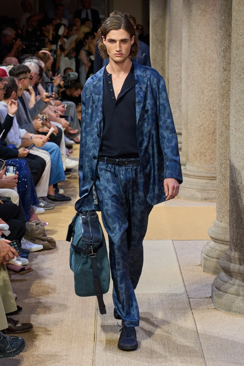 00122-giorgio-armani-spring-2027-menswear-credit-gorunway.webp