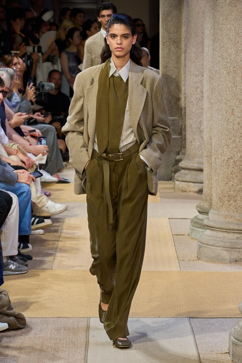 00040-giorgio-armani-spring-2027-menswear-credit-gorunway.webp