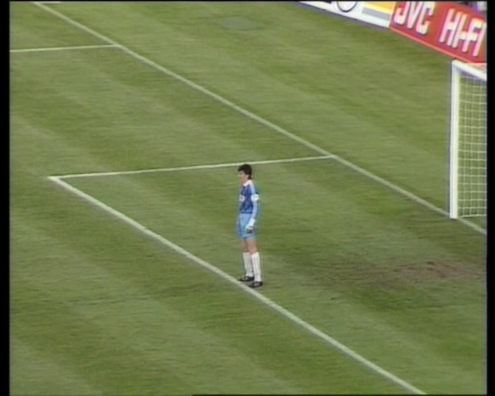 UEFA.Euro.1988.06.15.IRL-USSR.576p25.EN.ES.INT.mkv_000383960.png