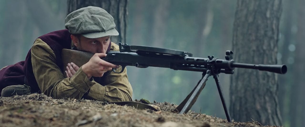 Снайперы-43.2025.WEBRip 720p.mkv_snapshot_01.54.48.000.jpg