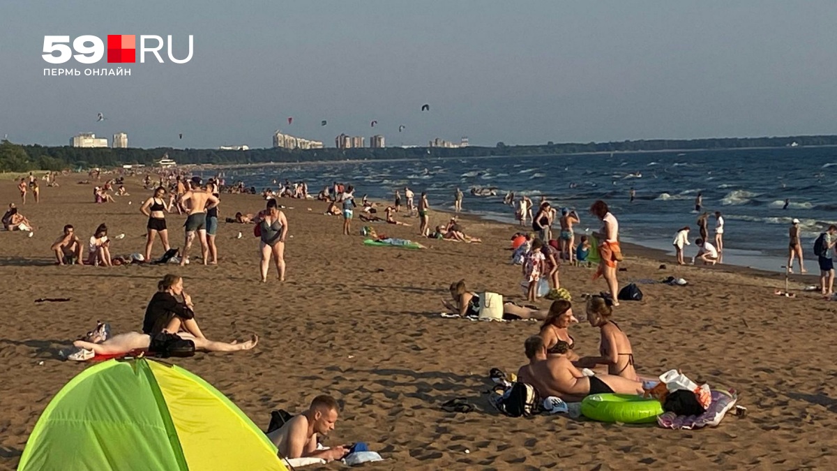 Как безопасно загорать: советы дерматолога Романа Петракова