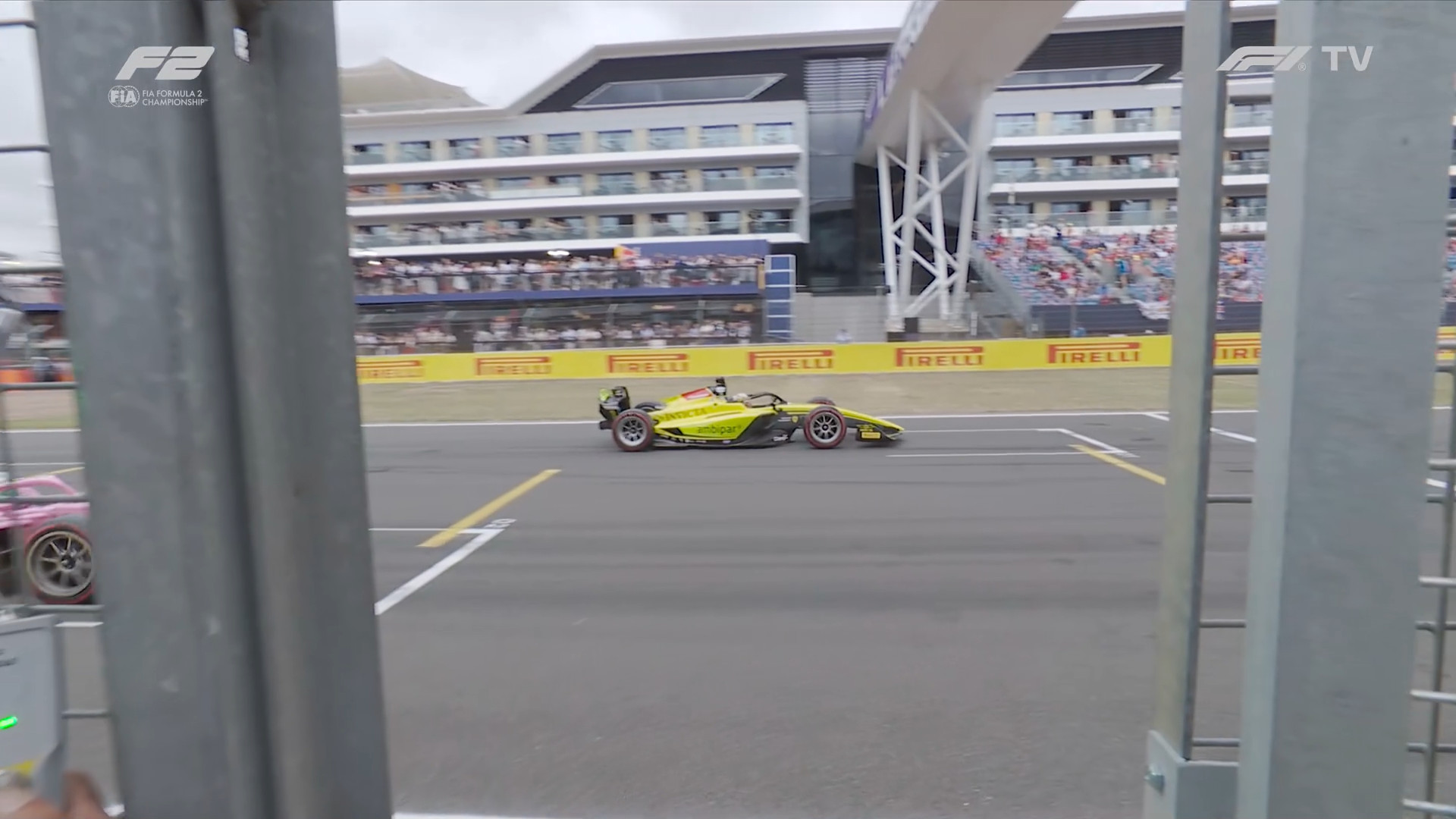 cap_02.Formula2.R07.British.Race.Two.F1TV.1080p.rus_00_08_11_07.jpg