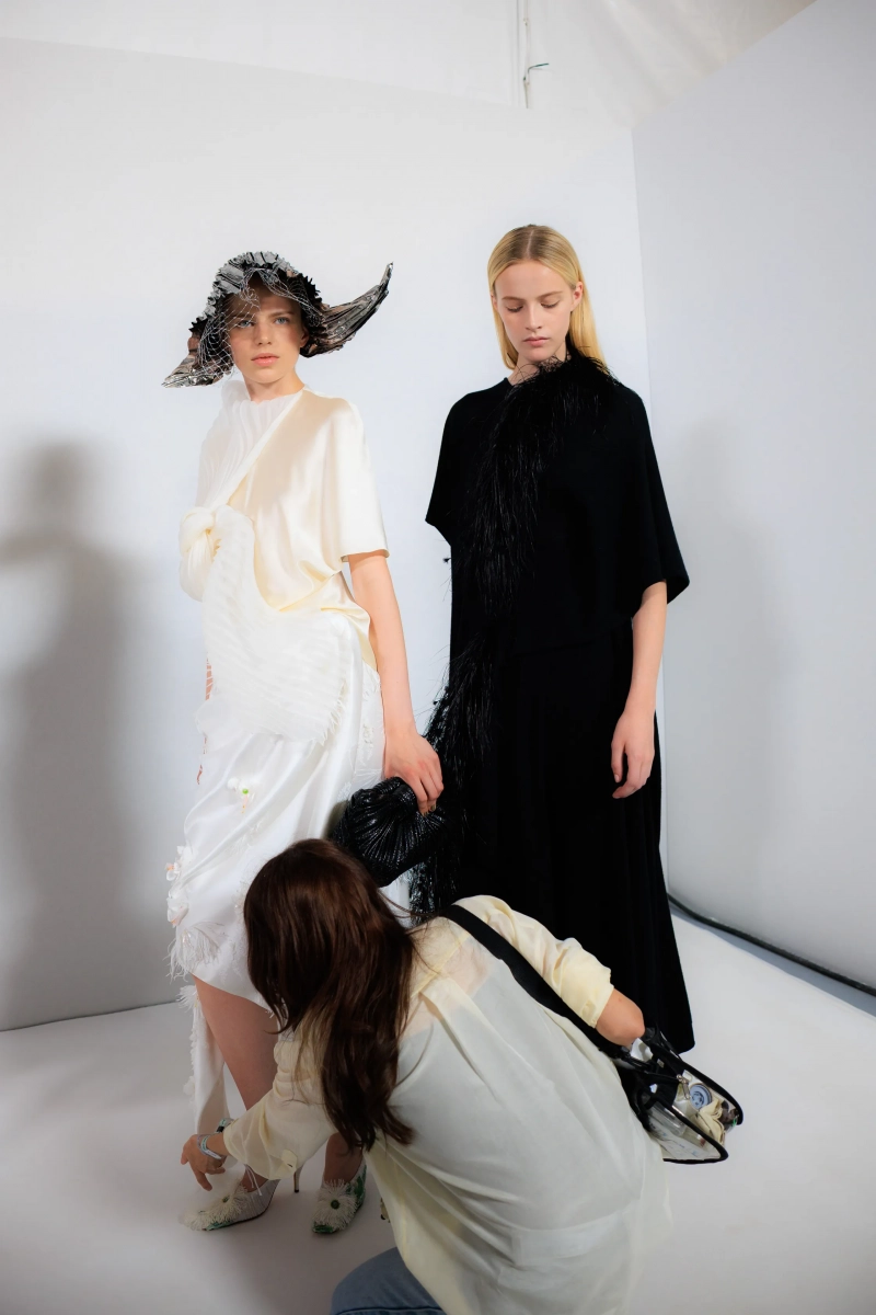 dior_pariscouturess27_backstage_acielle_10.webp