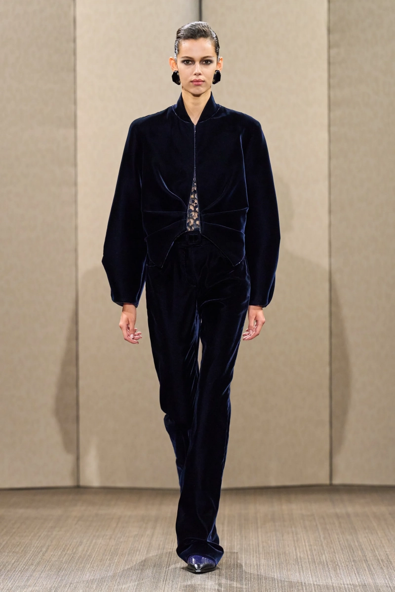 00026-armani-prive-fall-2026-couture-credit-gorunway.webp
