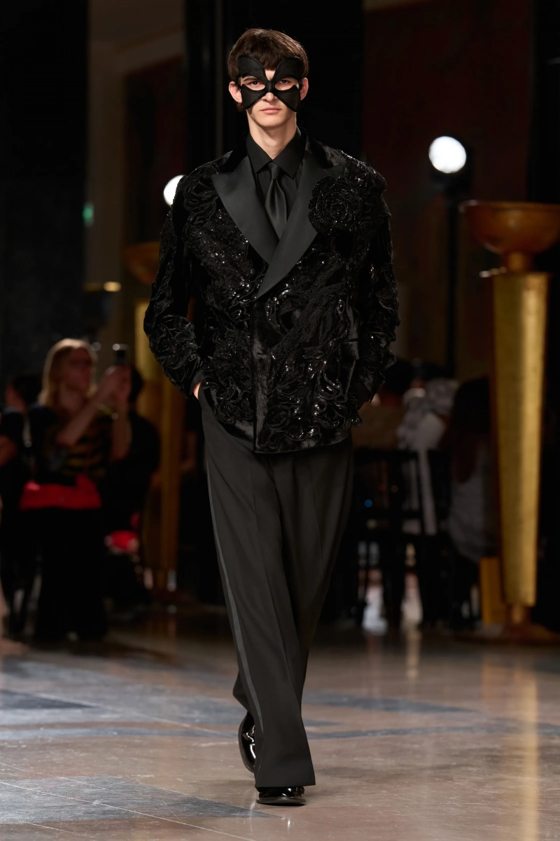 00017-elie-saab-fall-2026-couture-credit-gorunway.webp