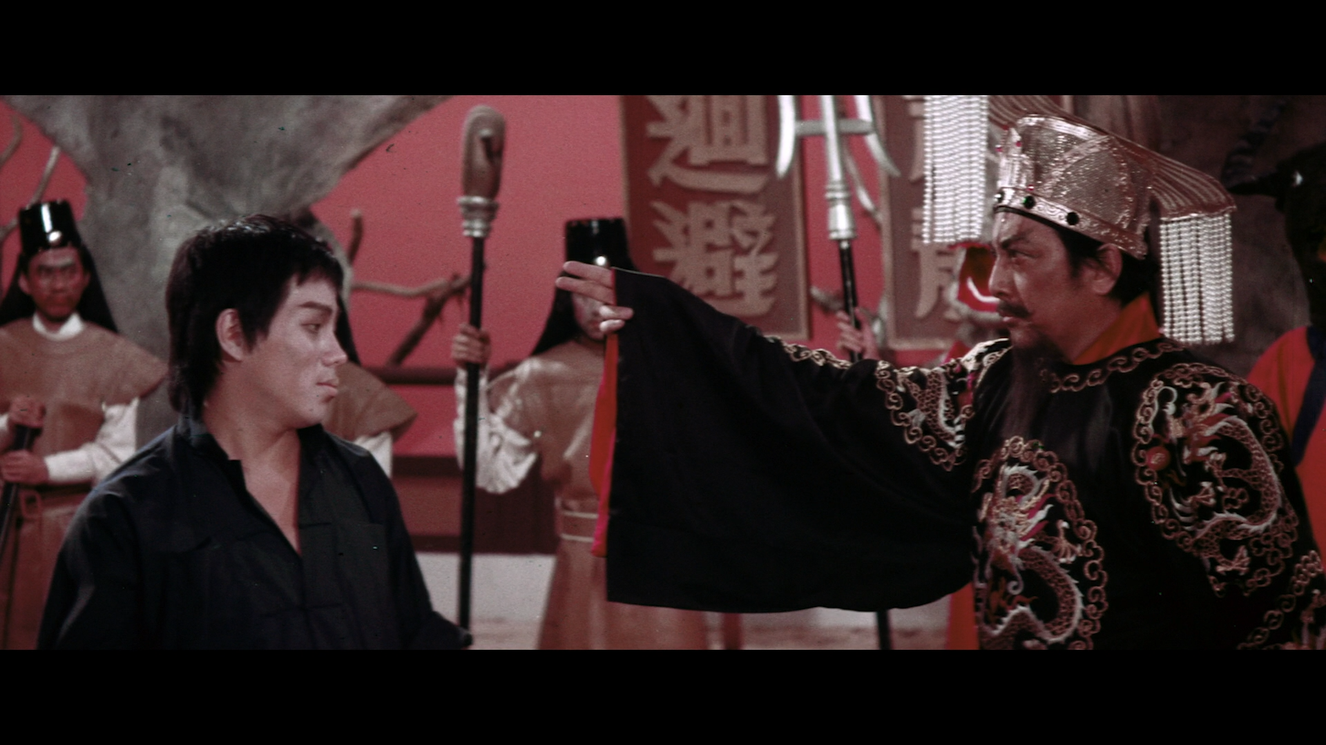 The.Dragon.Lives.Again.1977.BDRemux.1080p.mkv_snapshot_00.10.04.318.png