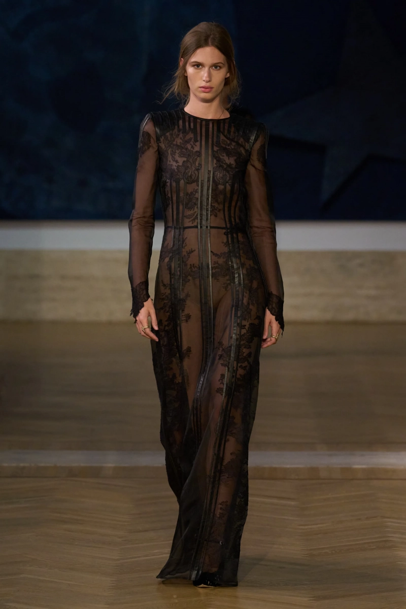 00064-fendi-fall-2026-couture-credit-gorunway.webp