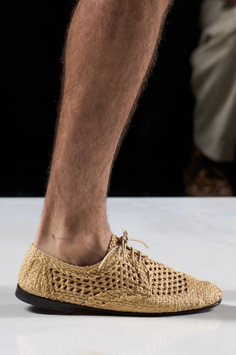 00191-dolce-and-gabbana-spring-2027-menswear-details-credit-gorunway.webp