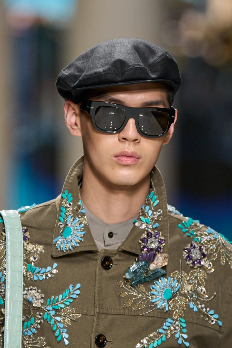 00201-dolce-and-gabbana-spring-2027-menswear-details-credit-gorunway.webp