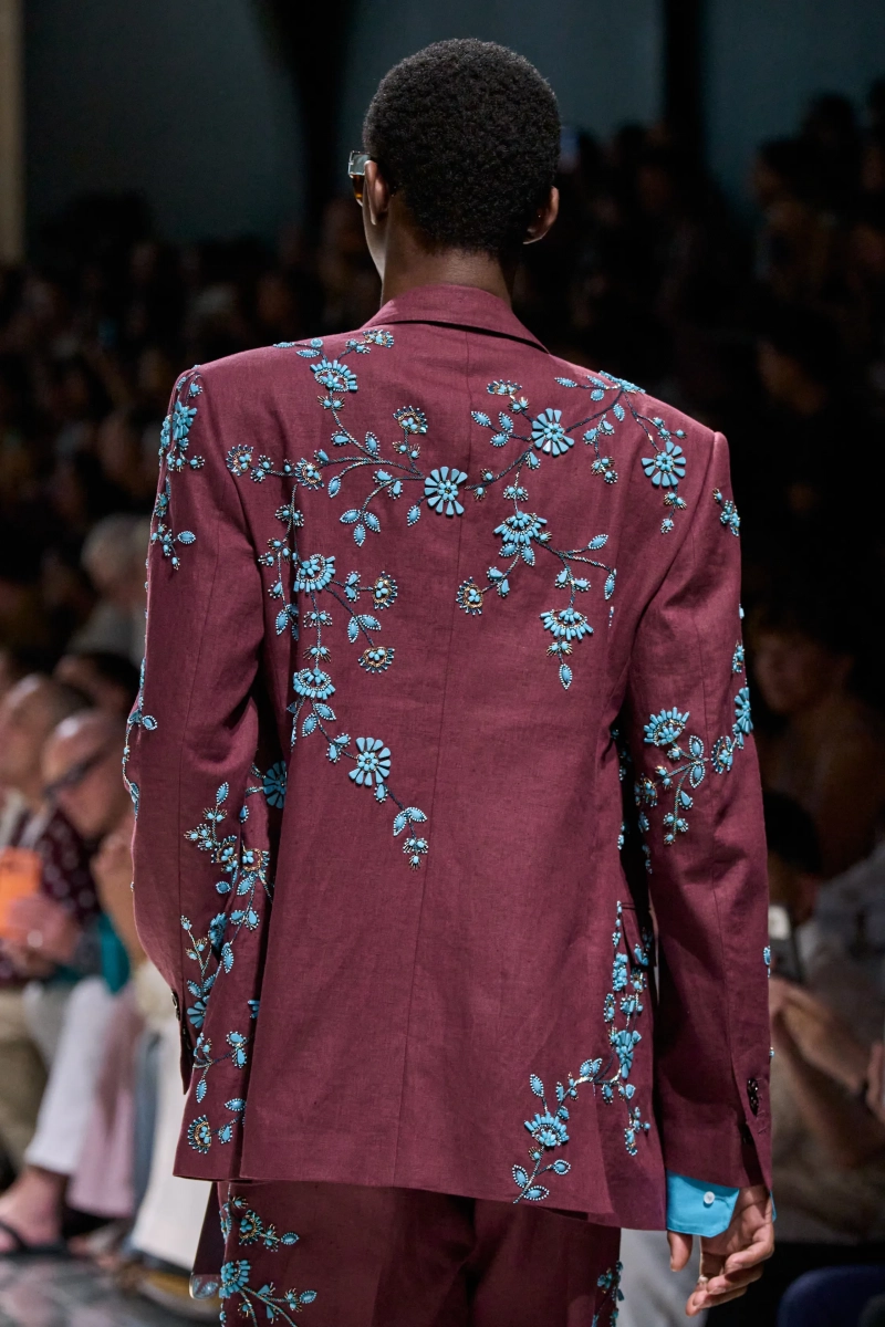 00168-dolce-and-gabbana-spring-2027-menswear-details-credit-gorunway.webp