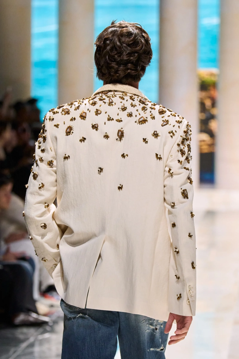 00108-dolce-and-gabbana-spring-2027-menswear-details-credit-gorunway.webp