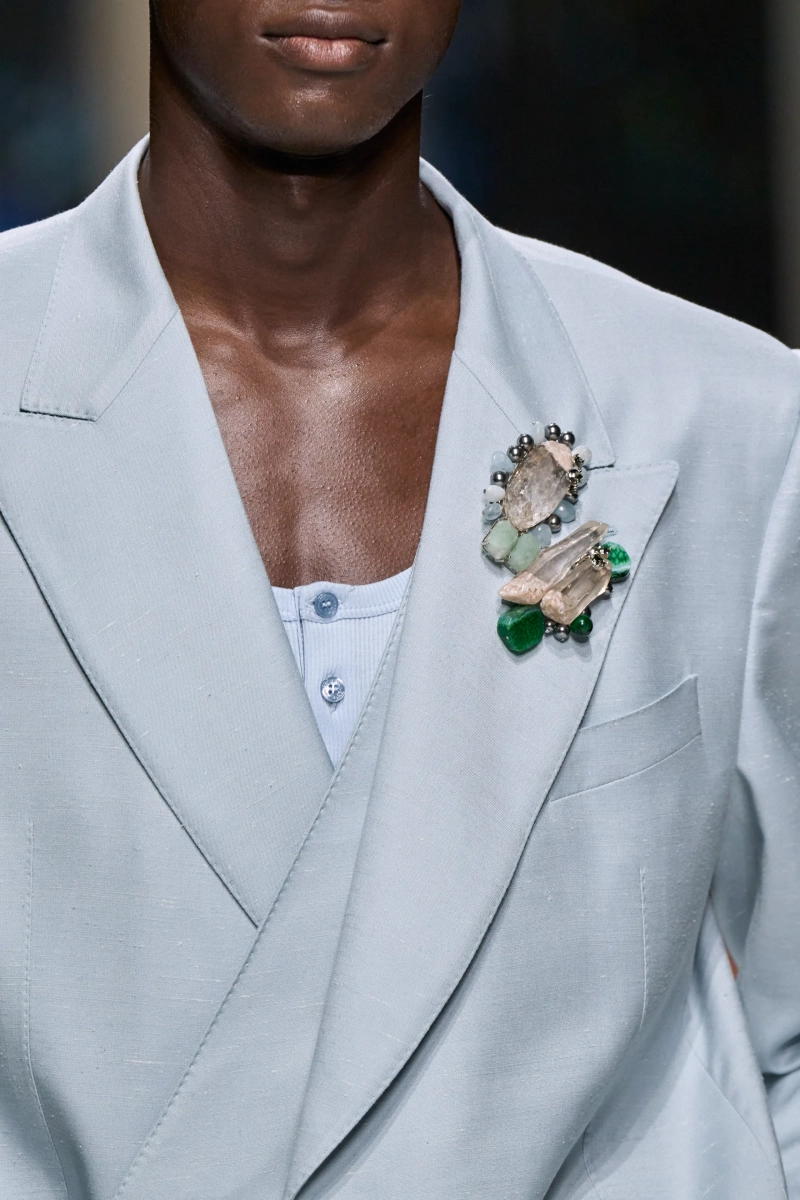 00178-dolce-and-gabbana-spring-2027-menswear-details-credit-gorunway.webp