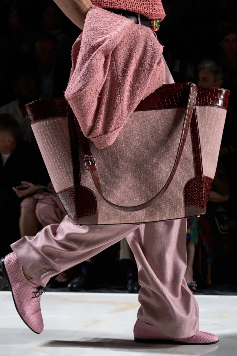 00158-dolce-and-gabbana-spring-2027-menswear-details-credit-gorunway.webp