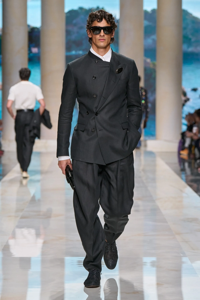 00011-dolce-and-gabbana-spring-2027-menswear-credit-gorunway.webp