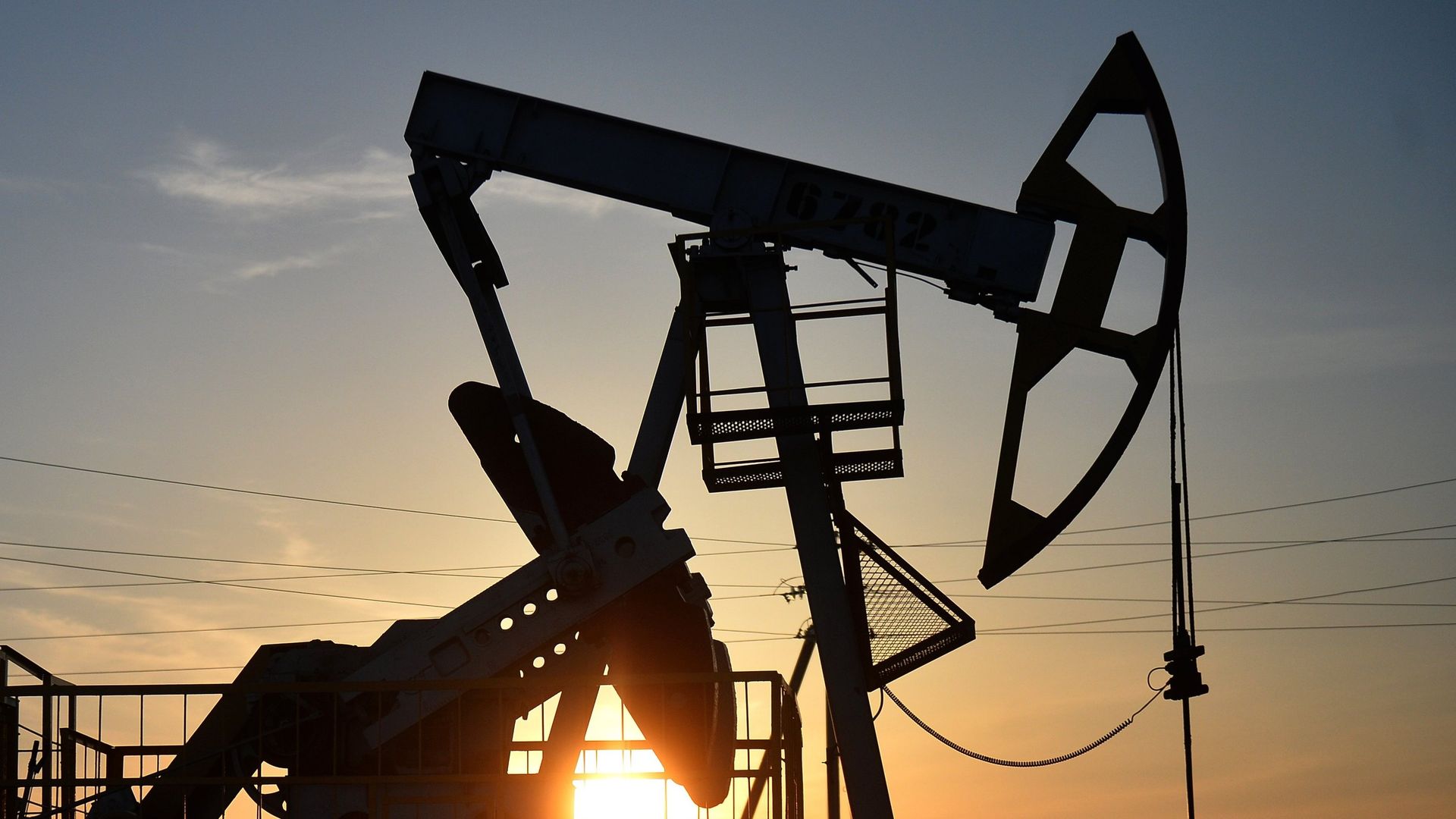 Мировые цены на нефть выросли на 4% после обмена ударами между США и Ираном