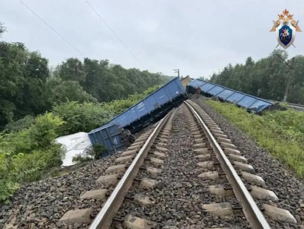 На Пермской железной дороге восстанавливают поврежденный участок после схода вагонов