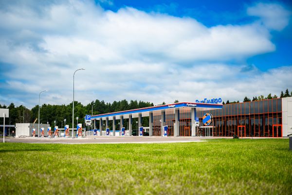 РусГидро запустило электрозарядные комплексы нового формата на трассе М-11
