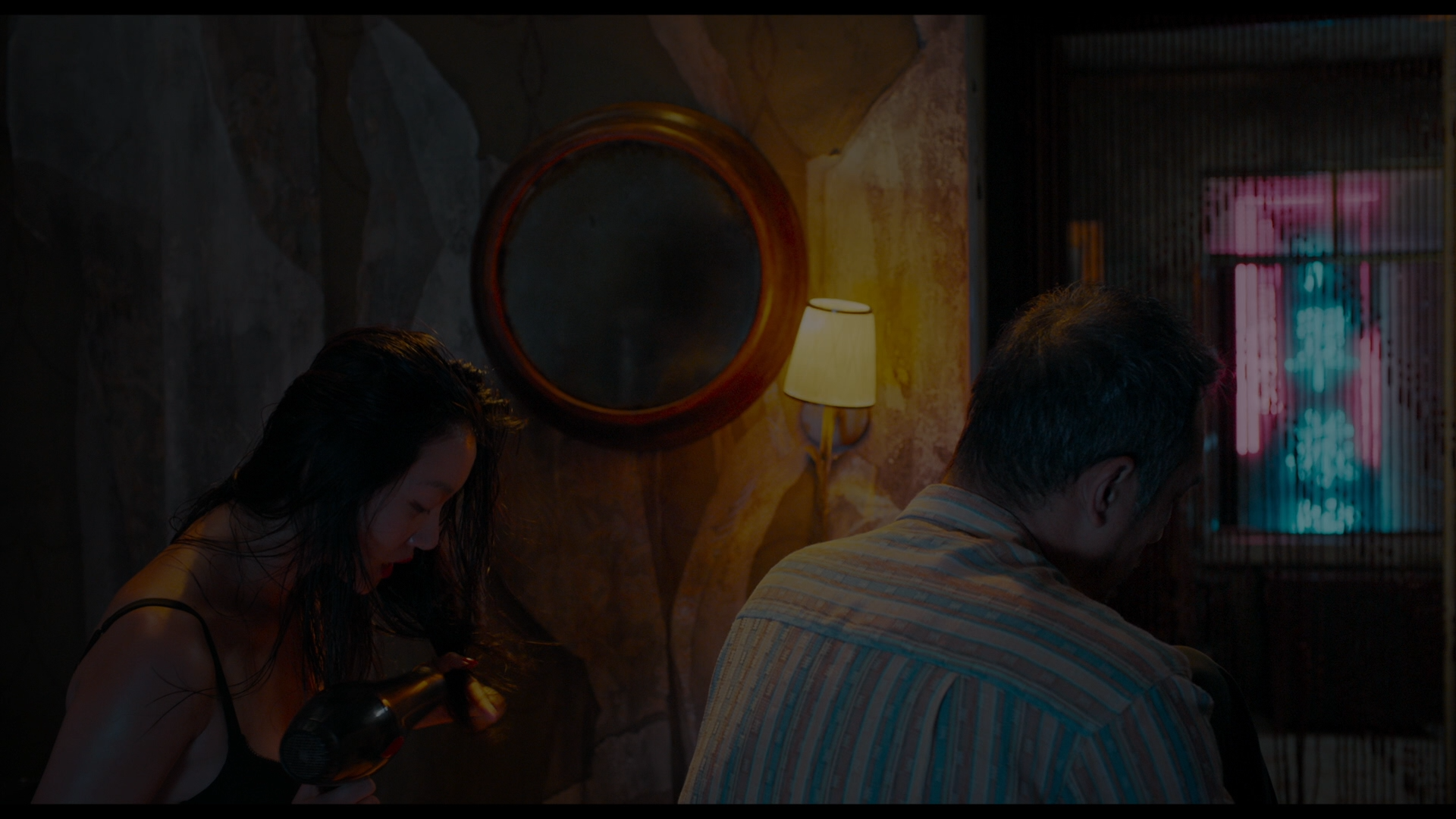 Long.Day's.Journey.Into.Night.2018.USA.BDRemux.1080p.mkv_snapshot_00.04.35.557.png
