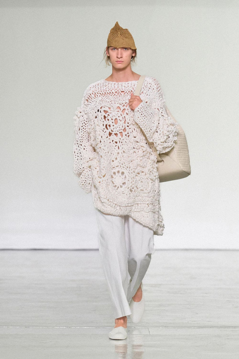 Bottega-Veneta-Spring-Summer-2027-Runway-Magazine-38.jpg
