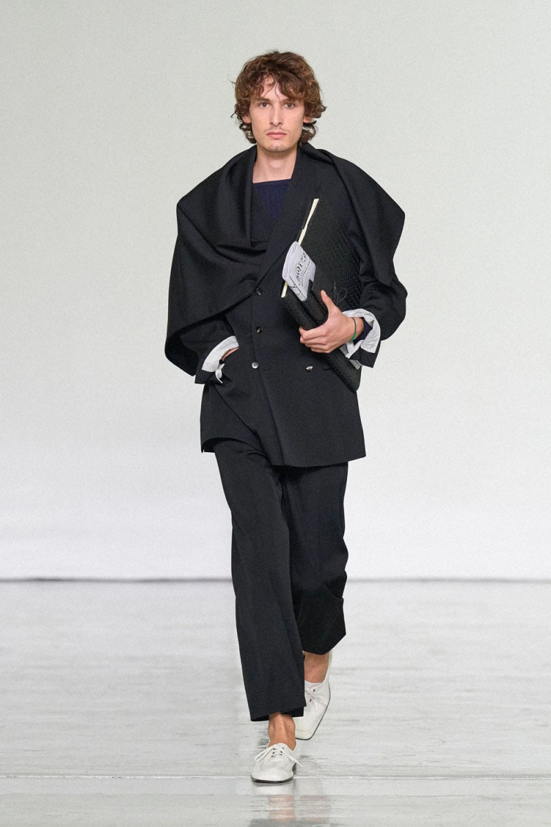 Bottega-Veneta-Spring-Summer-2027-Runway-Magazine-12.jpg