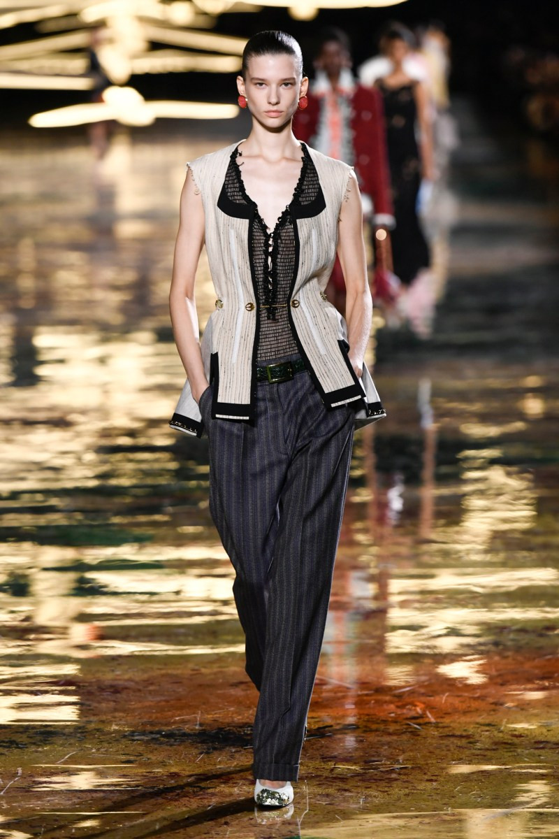 chanel-spring-2027-rtw-r-dm-0008.jpg