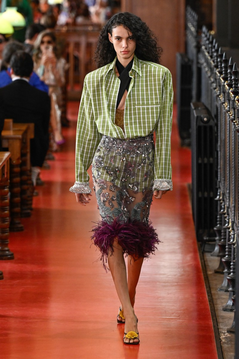valentino-spring-27-rtw-pfw-r-gg-040.jpeg