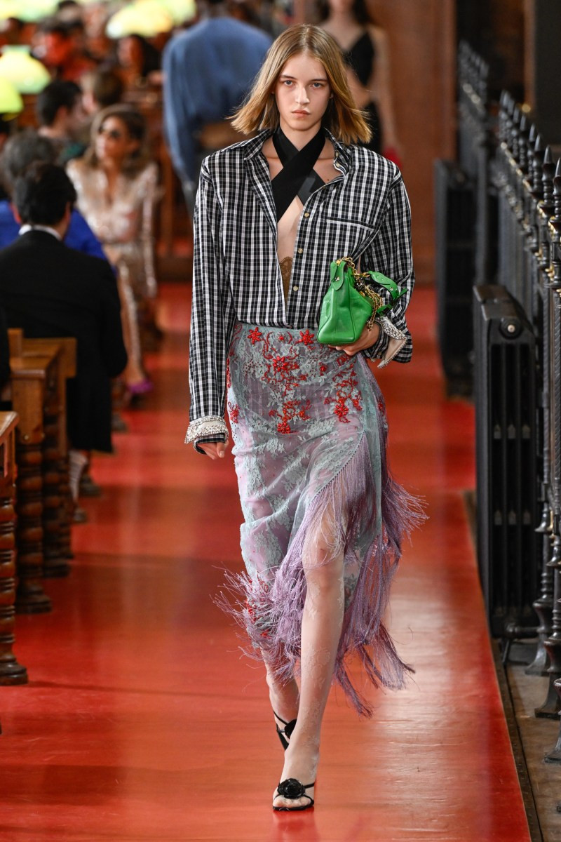 valentino-spring-27-rtw-pfw-r-gg-060.jpeg